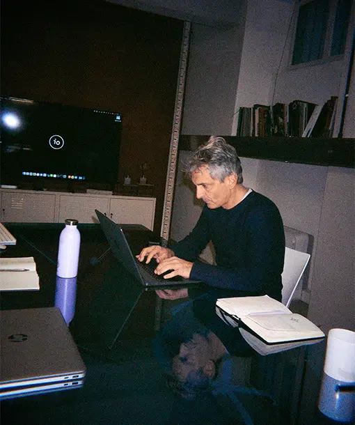 ioadv-studio-medium02-01